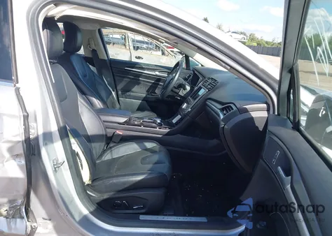 2017 Ford Fusion Hybrid Titanium z USA, uszkodzony, nr VIN 3FA6P0RU7HR196032